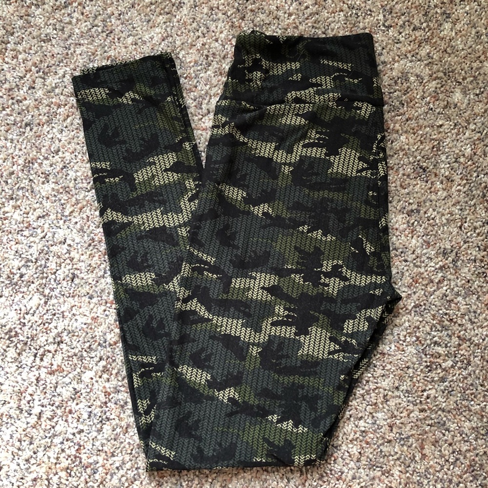 LuLaRoe OS Camo Leggings